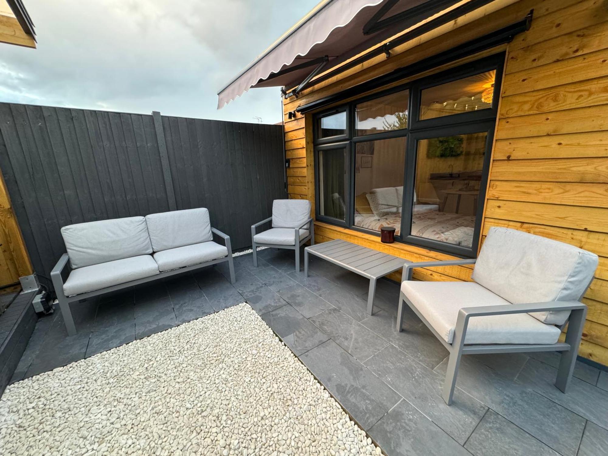Wild & Free Hot Tub Retreat Leilighet Dartford Eksteriør bilde