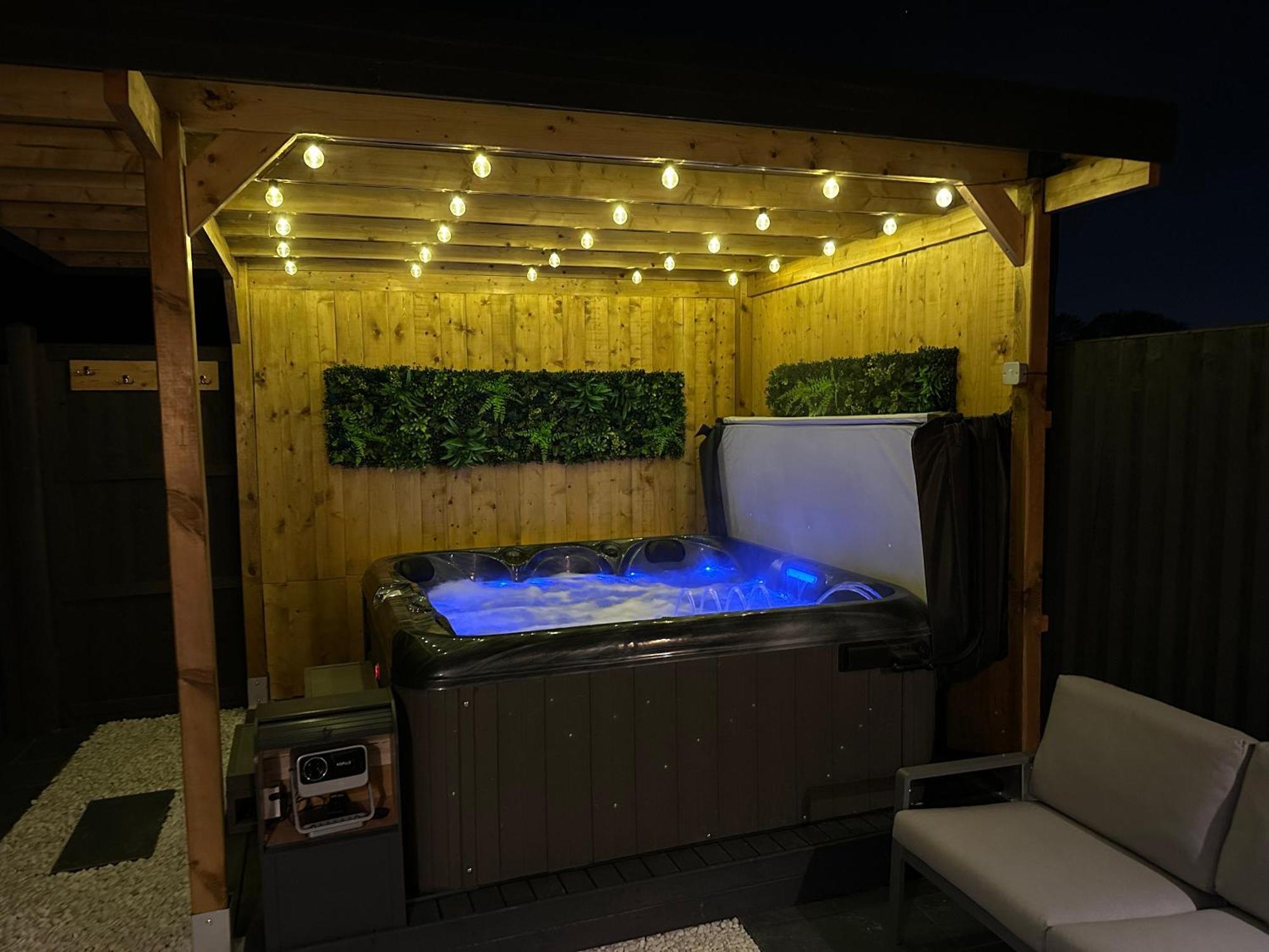 Wild & Free Hot Tub Retreat Leilighet Dartford Eksteriør bilde