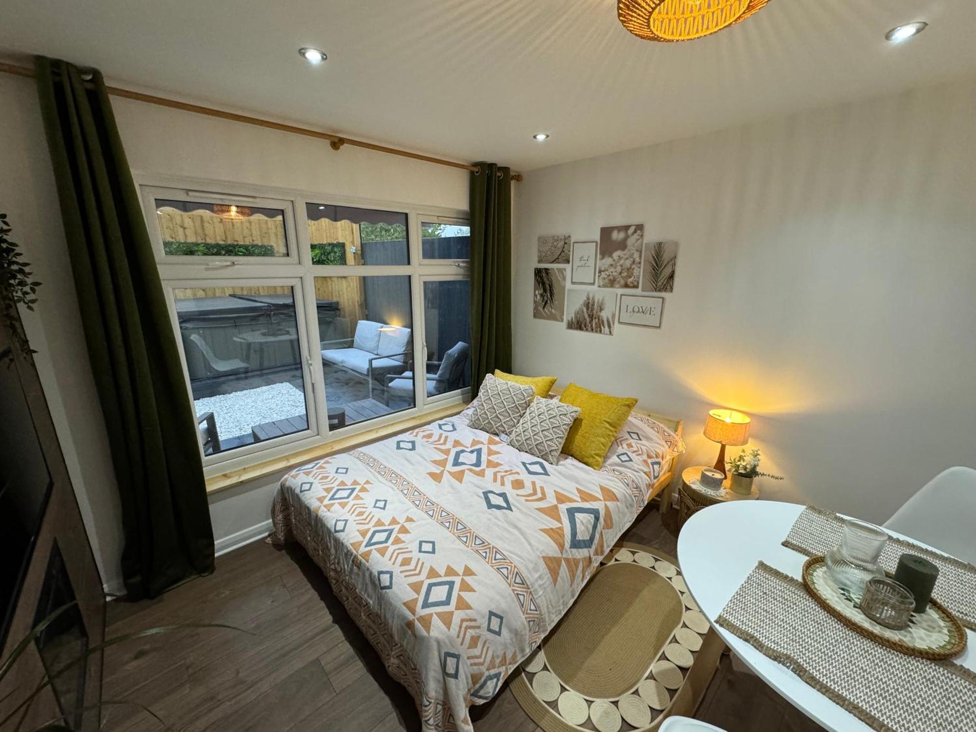 Wild & Free Hot Tub Retreat Leilighet Dartford Eksteriør bilde