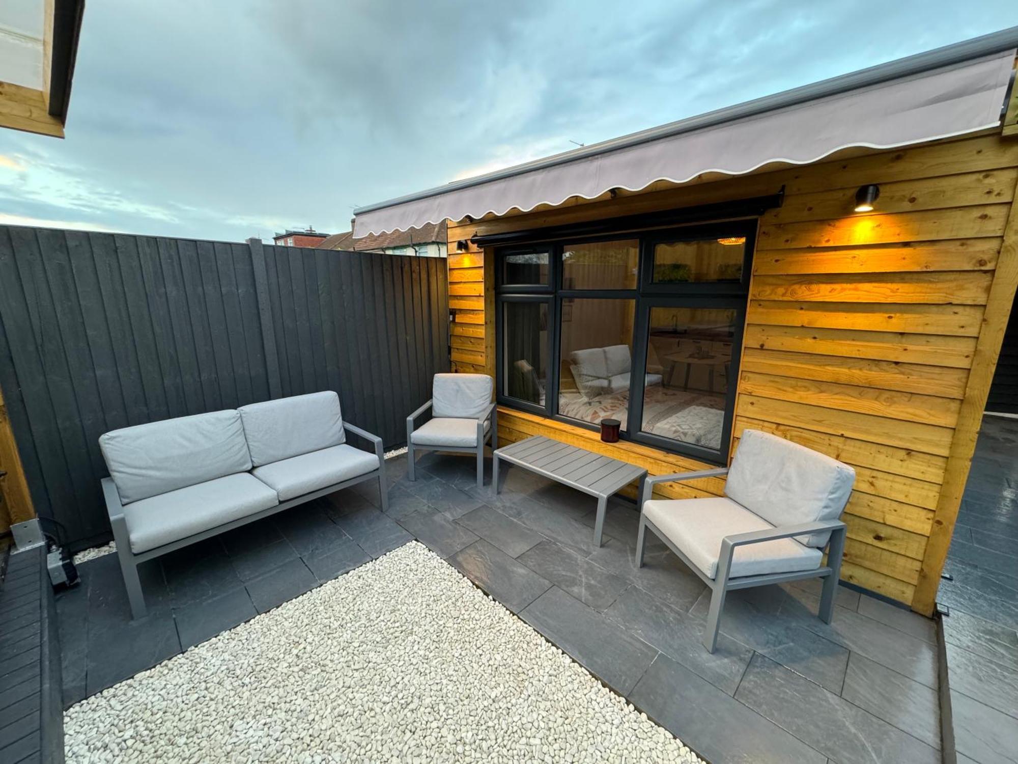 Wild & Free Hot Tub Retreat Leilighet Dartford Eksteriør bilde