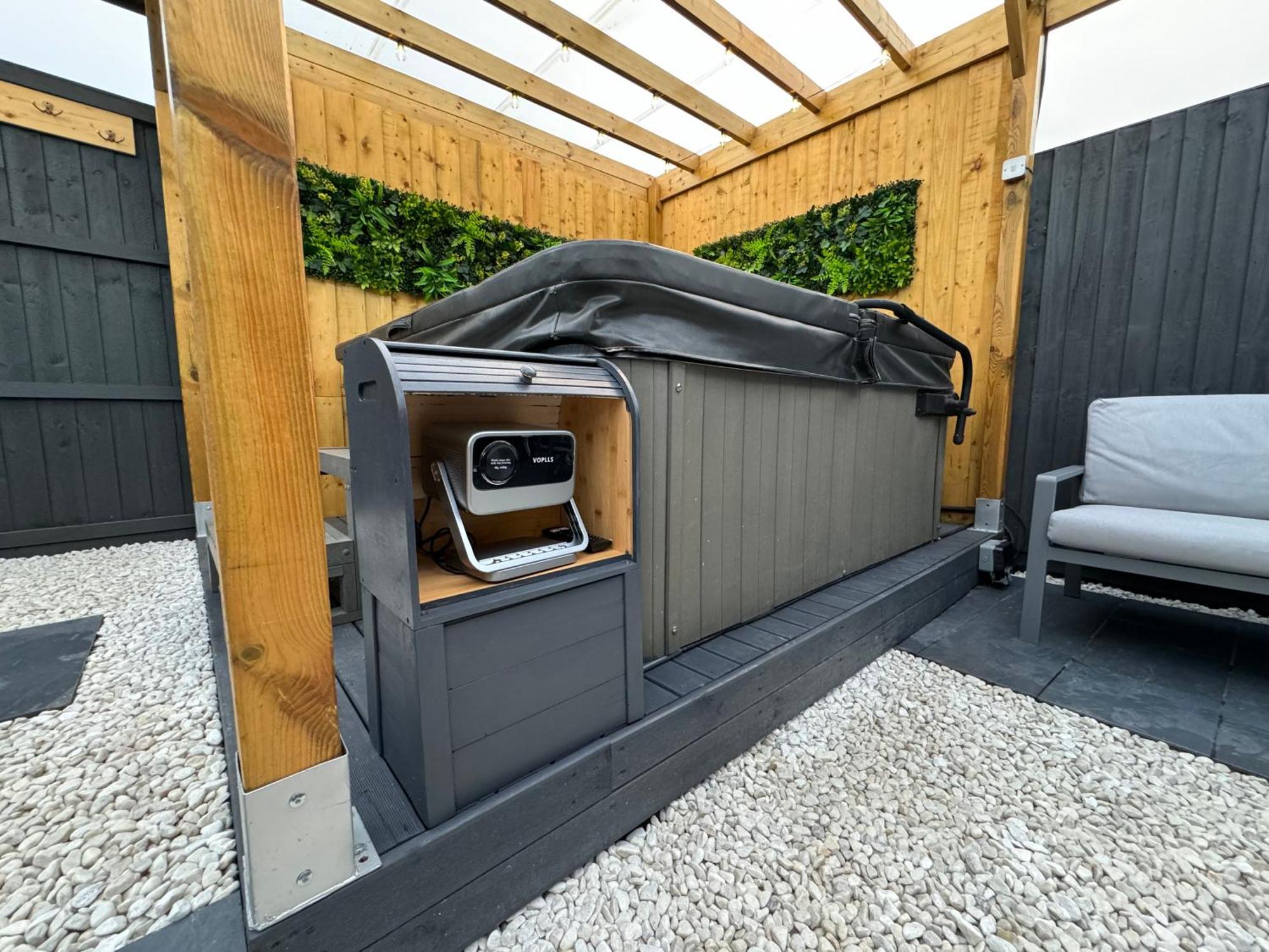 Wild & Free Hot Tub Retreat Leilighet Dartford Eksteriør bilde