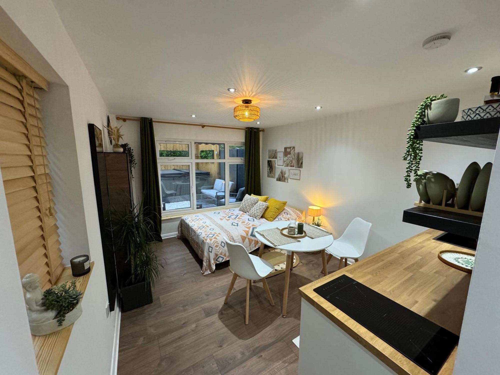 Wild & Free Hot Tub Retreat Leilighet Dartford Eksteriør bilde